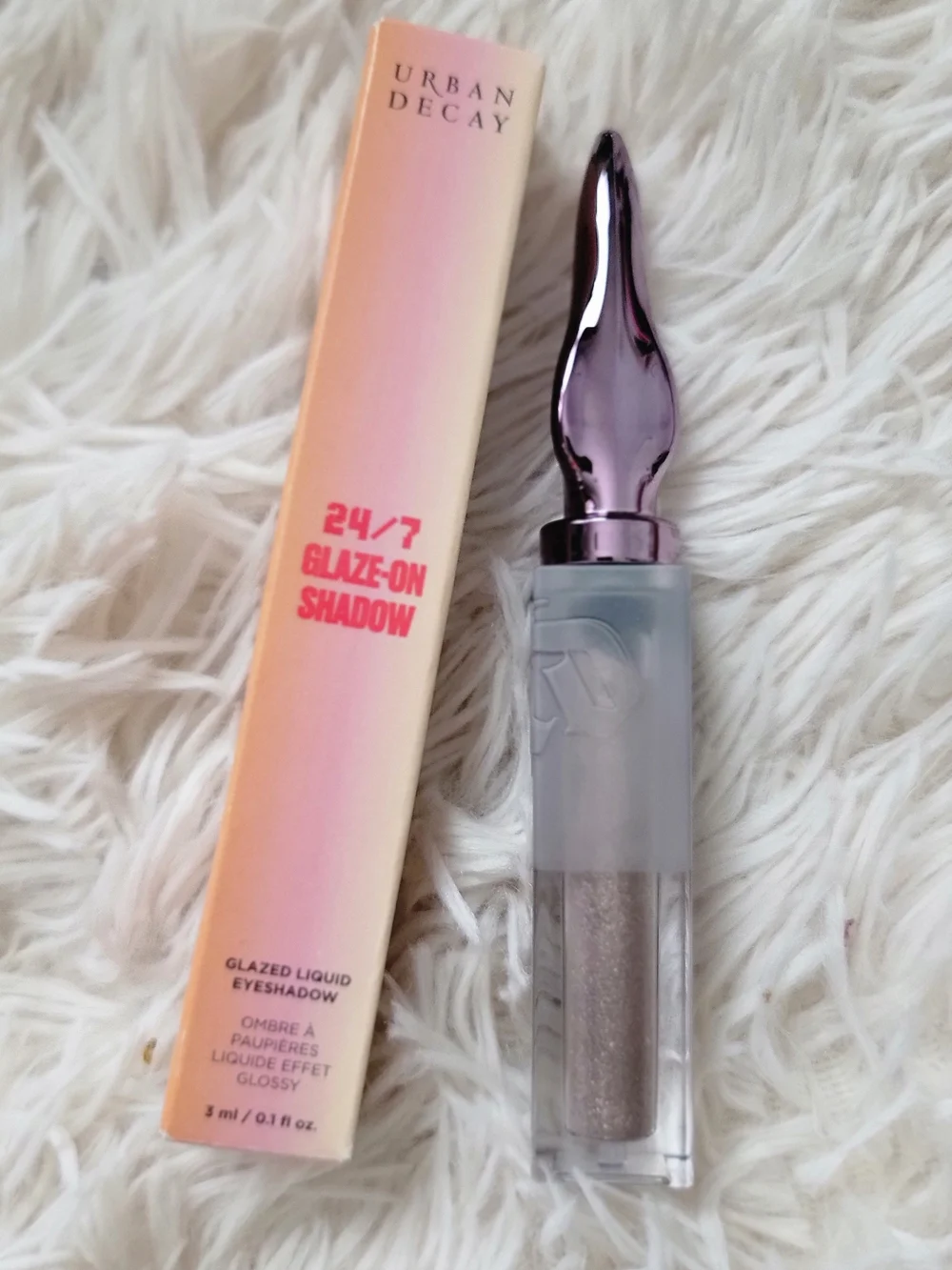 Urban Decay 24/7 Glaze-On Shadow in Shade Silver Spooning
